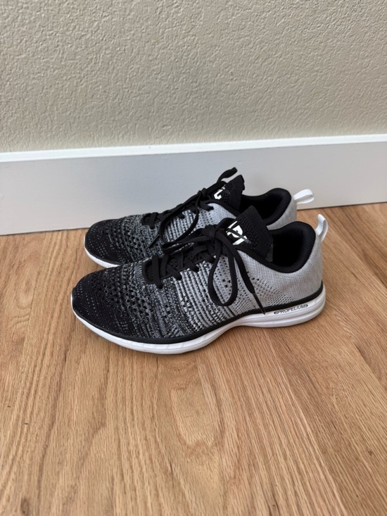 APL Men’s Techloom Pro Sneakers Black White Men’s Size 7 main image 4